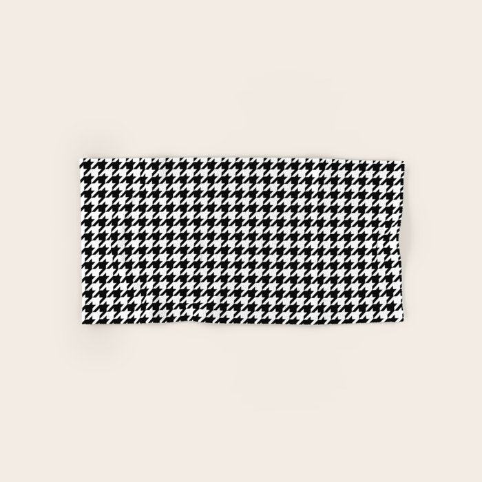 Monochrome Black & White Houndstooth Bath Towel Gallery Image 1