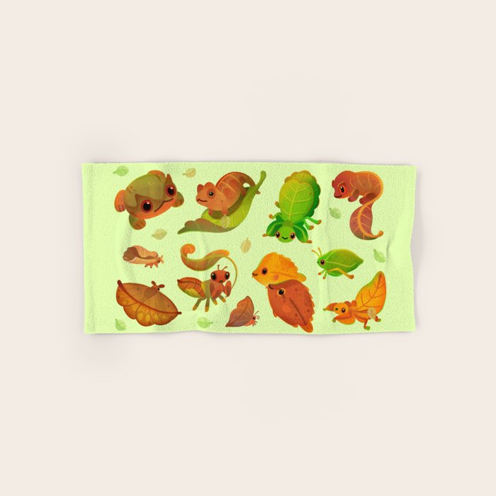 Leaf mimics Bath Towel Gallery Image 1