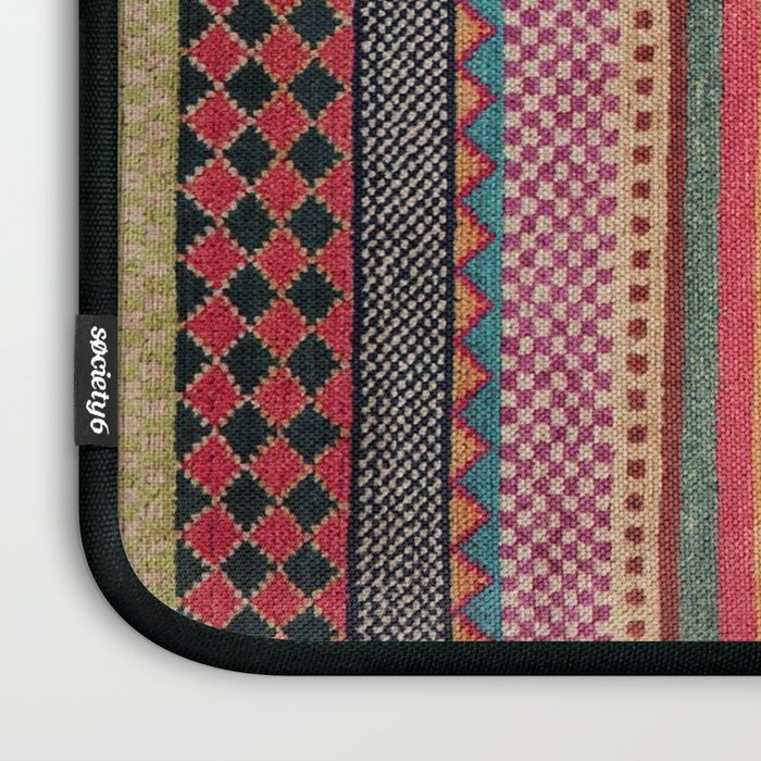 Oriental Traditional Rug Artwork Design C13 Laptop Sleeve Gallery Image 3