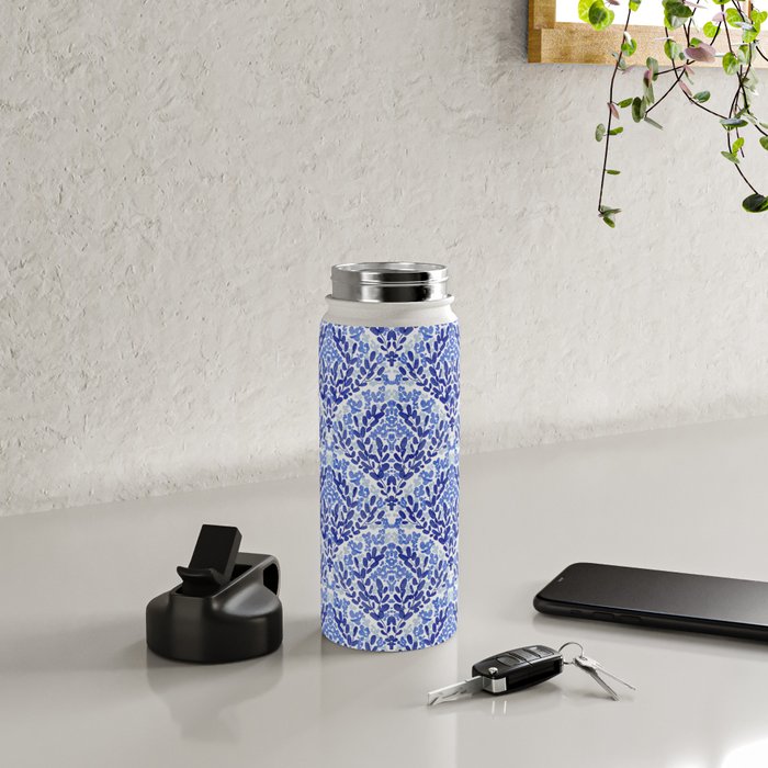 Chinoiserie Scallops Water Bottle Gallery Image 4