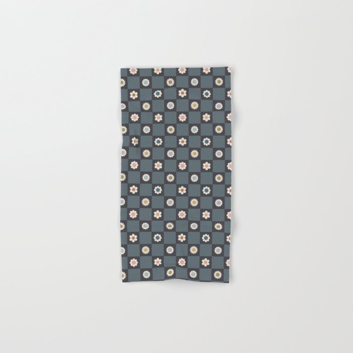 Daisy Checkerboard Bath Towel Gallery Image 1