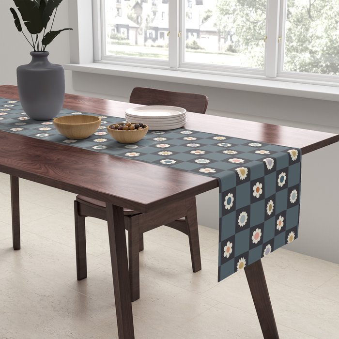 Daisy Checkerboard Table Runner Gallery Image 2