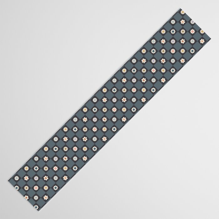 Daisy Checkerboard Table Runner Gallery Image 3