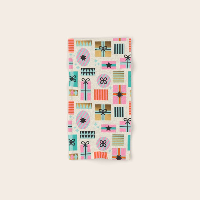 Retro Geometric Christmas gift Pattern 2 Bath Towel Gallery Image 1