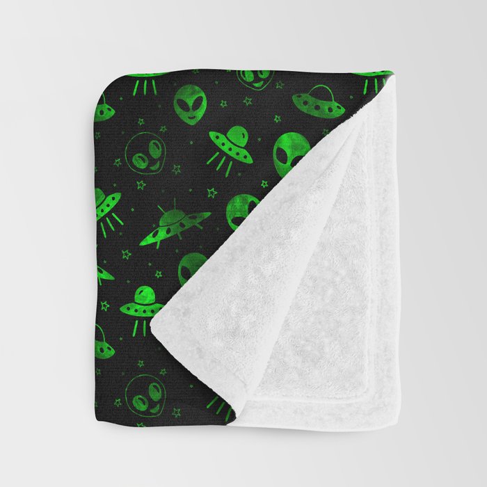 Aliens and UFOs Pattern Throw Blanket Gallery Image 3