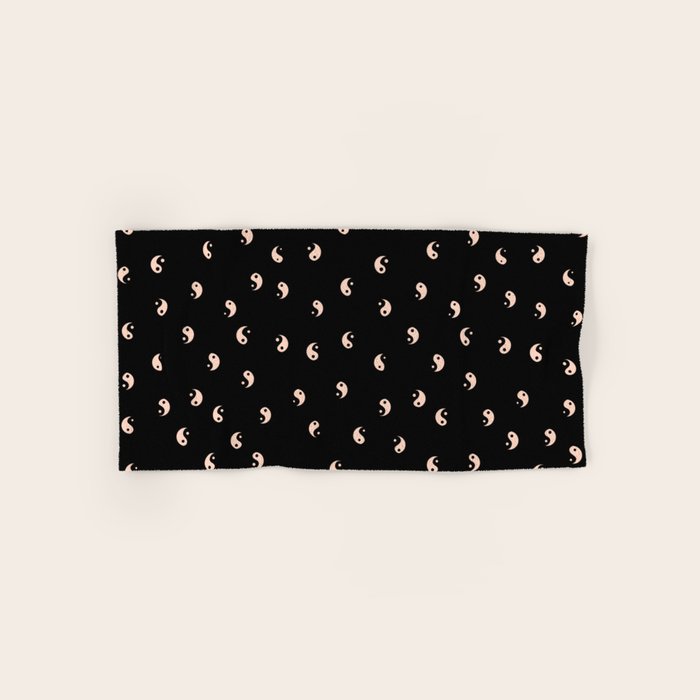 Yin and yang black and white Bath Towel Gallery Image 1