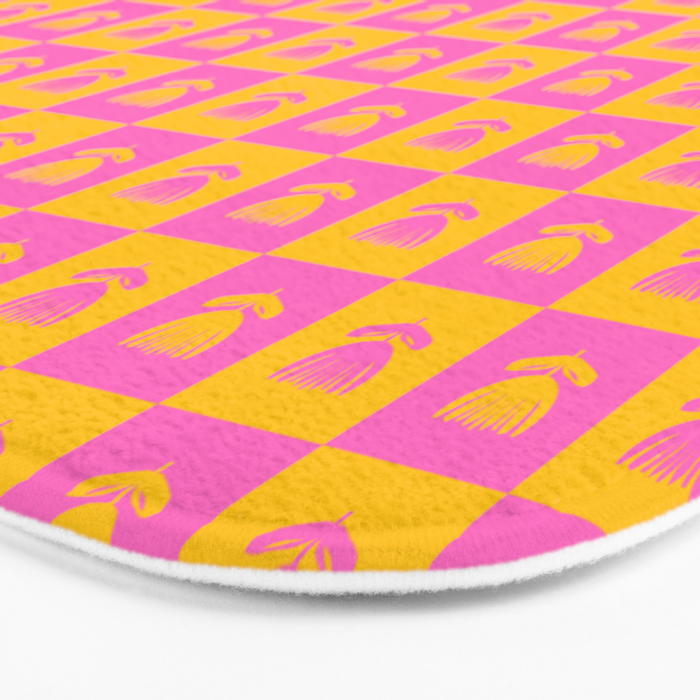 Retro Checkered Tulips Pattern Bath Mat Gallery Image 3