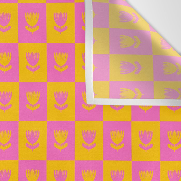 Retro Checkered Tulips Pattern Wall Tapestry Gallery Image 3