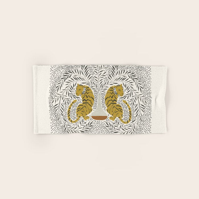 Tiger Vase Bath Towel Gallery Image 1