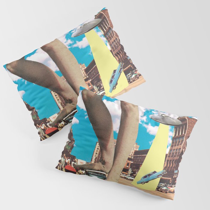 She's arrived (Giant woman & UFO) Pillow Sham Gallery Image 3