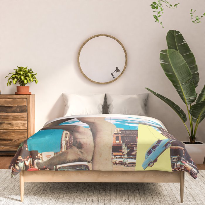 She's arrived (Giant woman & UFO) Comforter Gallery Image 3