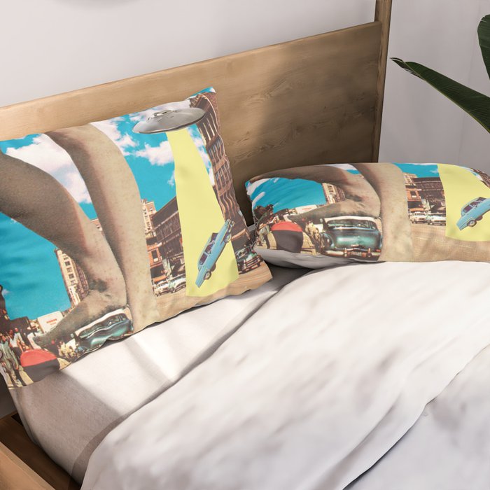 She's arrived (Giant woman & UFO) Pillow Sham Gallery Image 2