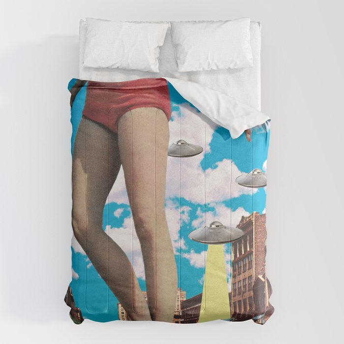 She's arrived (Giant woman & UFO) Comforter Gallery Image 1
