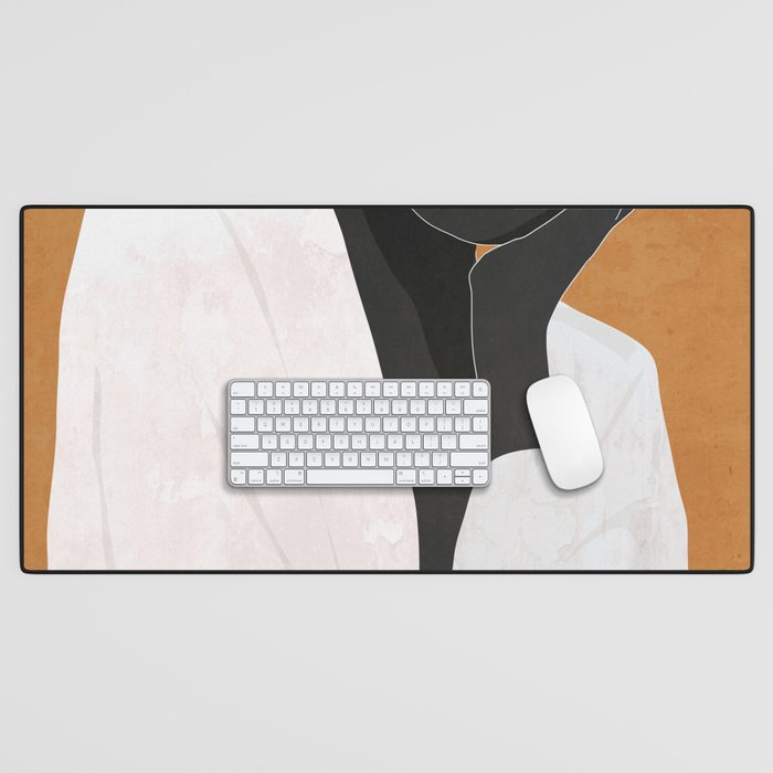 Minimal Art Girl 9a Desk Mat Gallery Image 1