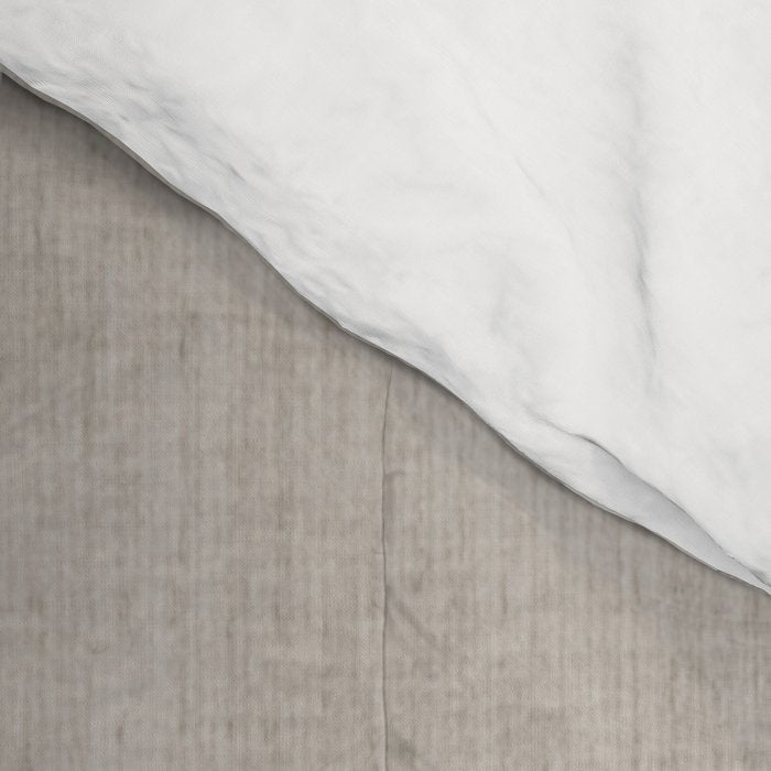 Linen Texture Beige White Minimalist Artwork Comforter Gallery Image 4