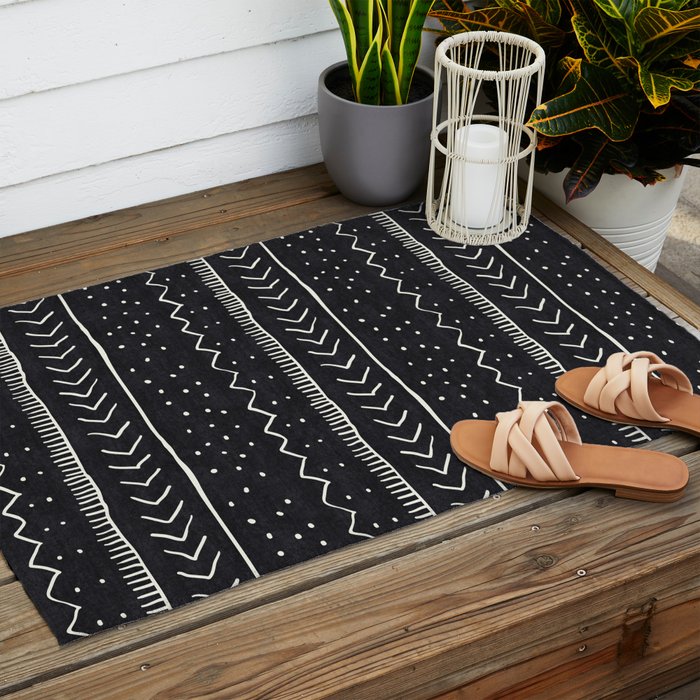 Cute Geometric Stripe in Black and White Outdoor Rug Gallery Image 2