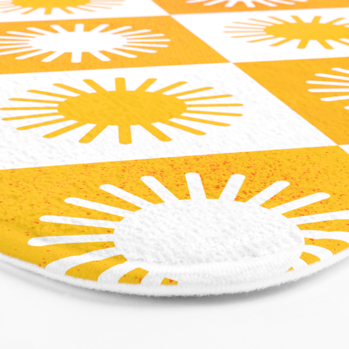 Retro Checkered Yellow Sun Pattern Bath Mat Gallery Image 3