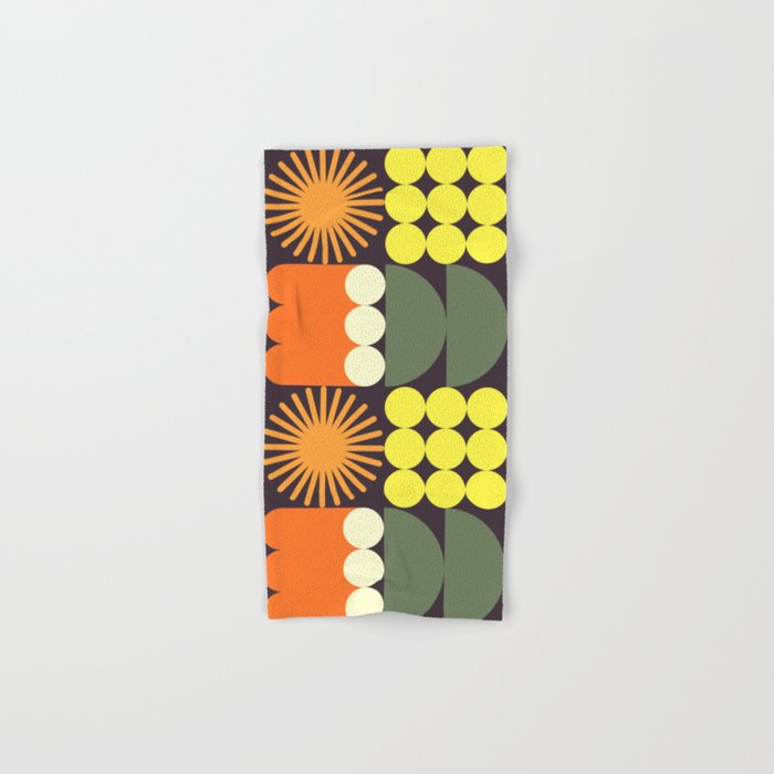 Retro 18B Bath Towel Gallery Image 1