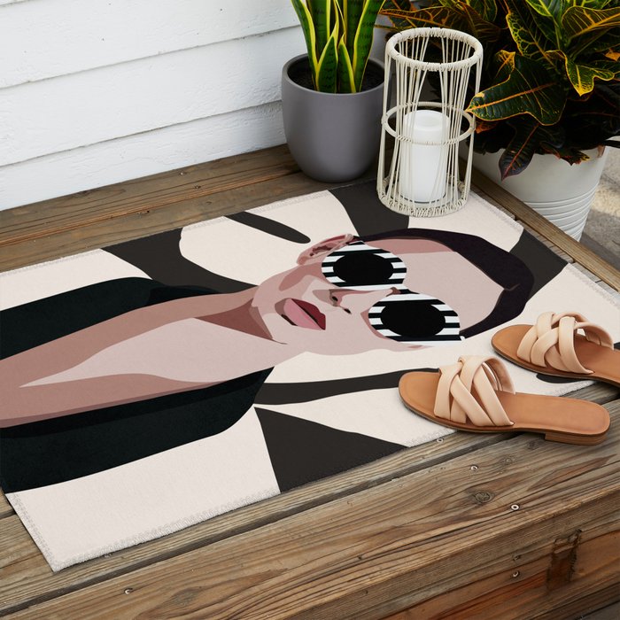 The Face of Fashion 7 Outdoor Rug Gallery Image 2