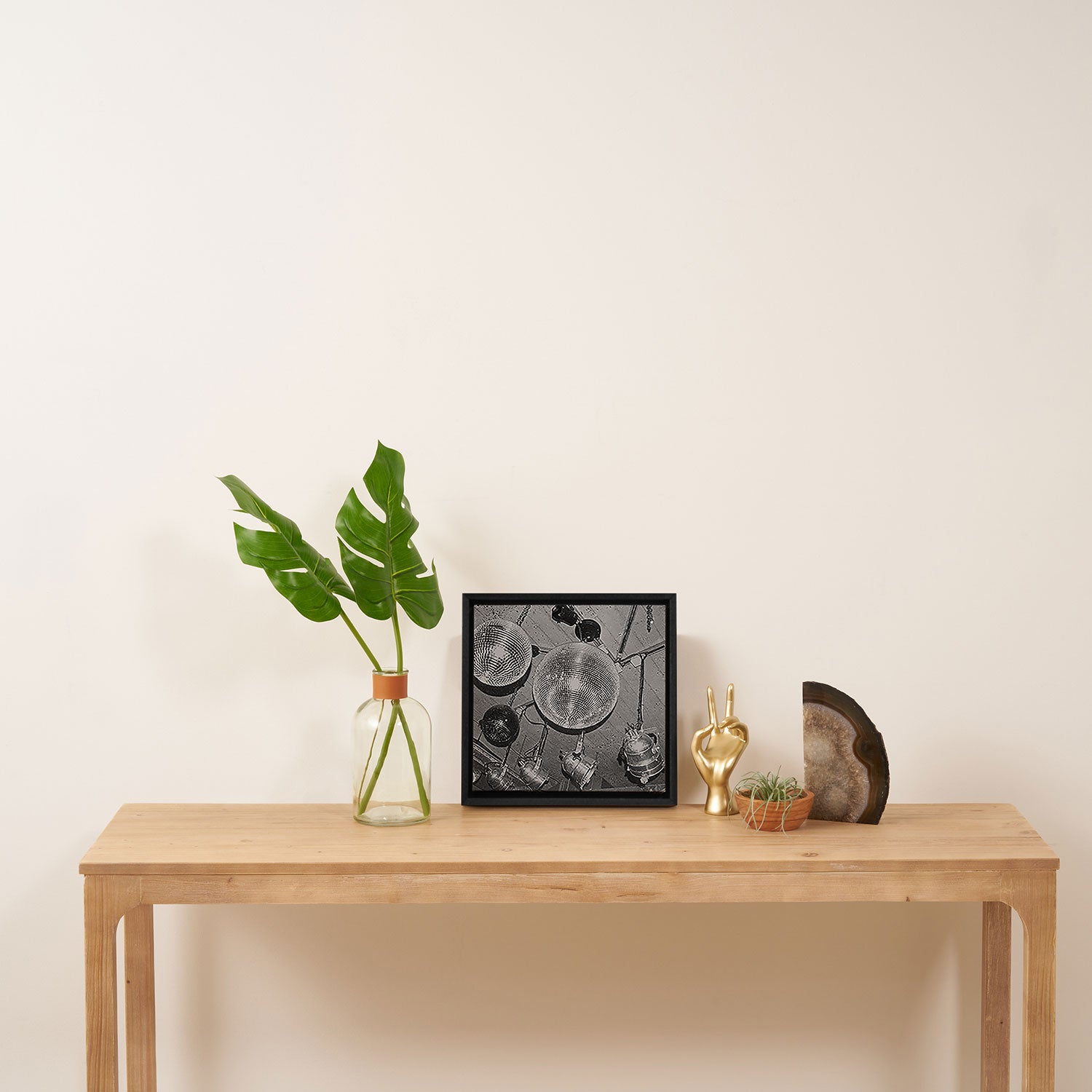 discothèque Framed Canvas Print Gallery Image 3
