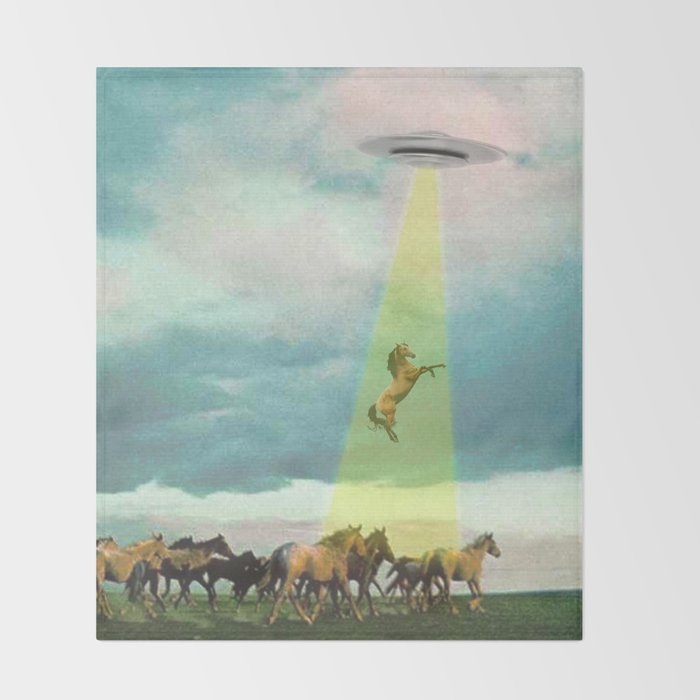 They too love horses (UFO) Throw Blanket Gallery Image 2