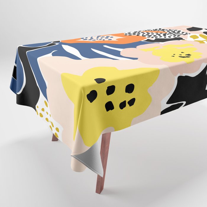 More design for a happy life - with black Tablecloth