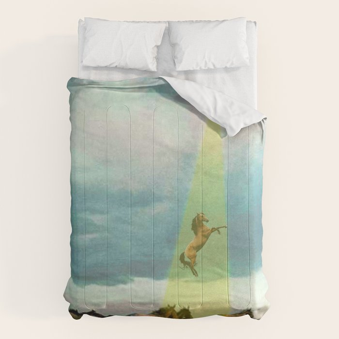 They too love horses (UFO) Comforter Gallery Image 1