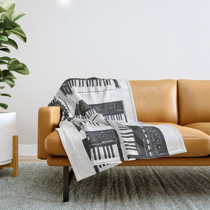 Collection : Synthetizers Throw Blanket Gallery Image 1