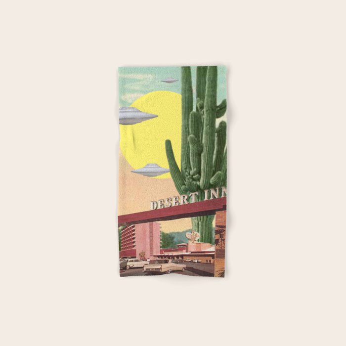 Desert Inn (UFO) Bath Towel Gallery Image 1