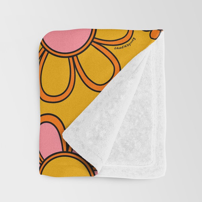 Retro Flower Print Throw Blanket Gallery Image 3