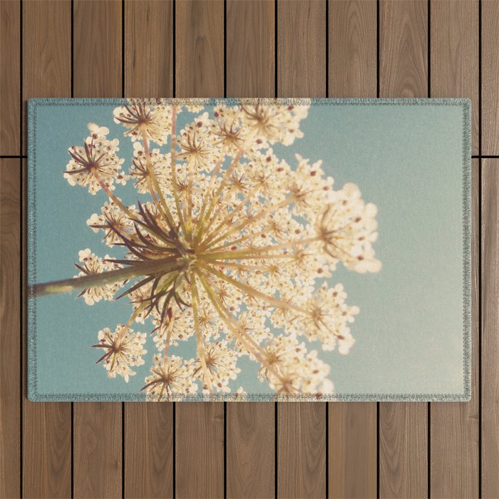 Queen Anne's Lace Outdoor Rug Gallery Image 1