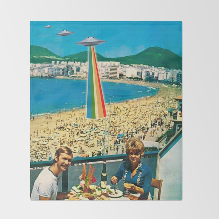 A Summer Vacation Throw Blanket Gallery Image 2