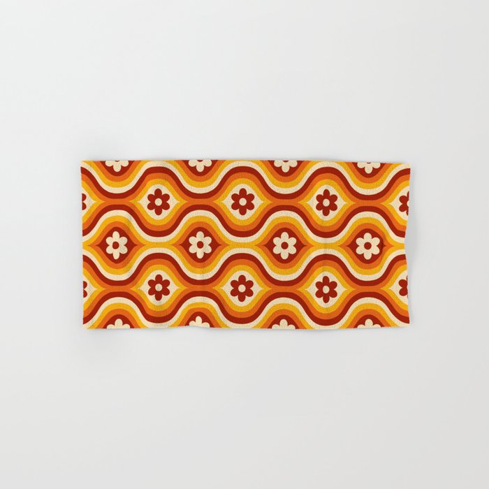 70s Groovy Daisy Ovals Pattern Bath Towel Gallery Image 1