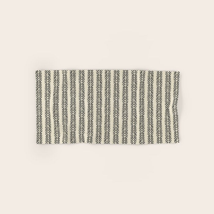 Small Black and White Arrowheads Bath Towel Gallery Image 1
