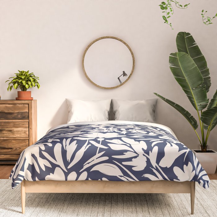 Wild floral strokes I Comforter Gallery Image 3