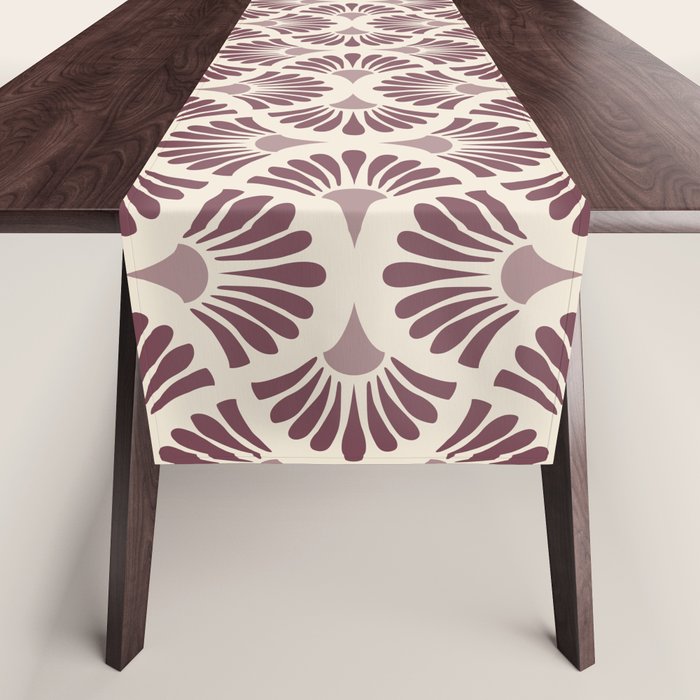 Vintage Fan Shell Pattern Table Runner Gallery Image 1
