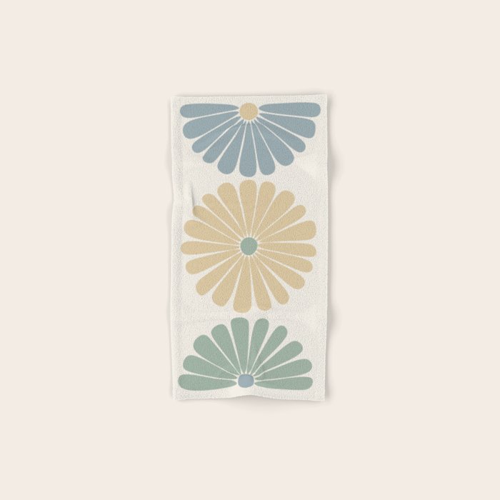 Retro Summer Daisies II Bath Towel Gallery Image 1