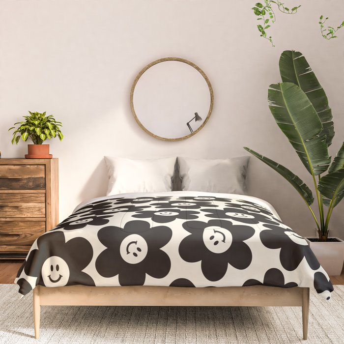 Retro Black & White Smiley Flower Pattern Comforter Gallery Image 3