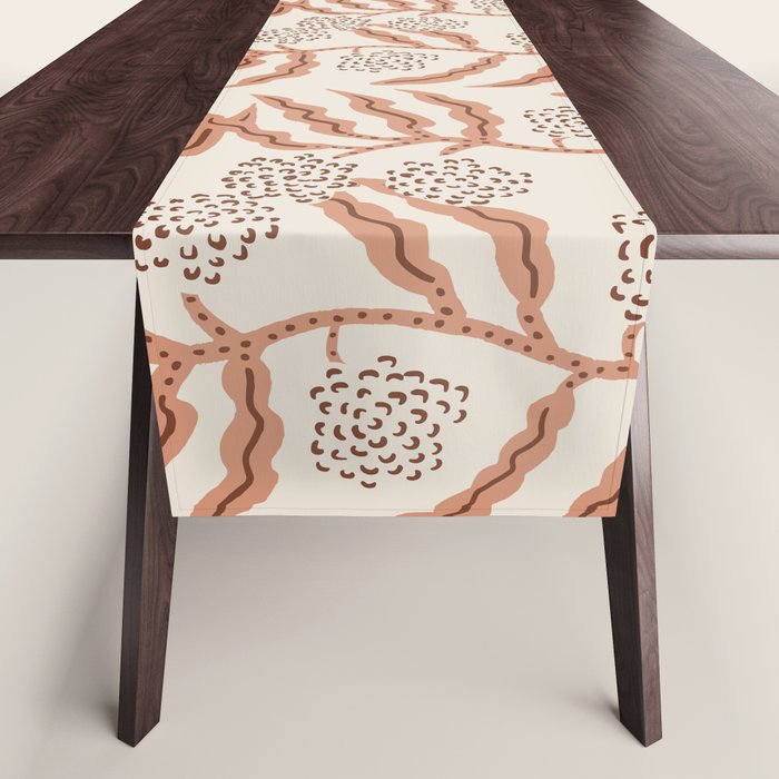 LA VILLE VINE BLUSH Table Runner Gallery Image 1