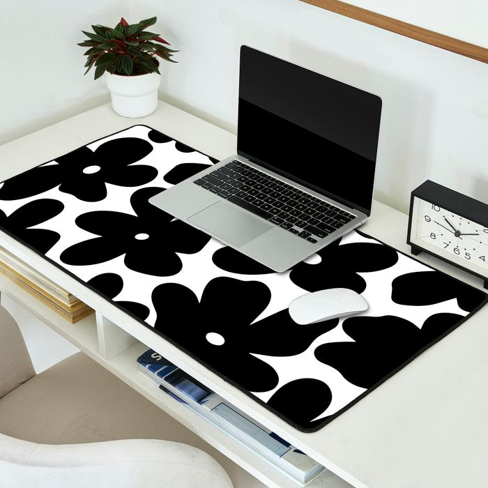 Black & White Flower - 70's Daisies Desk Mat Gallery Image 2