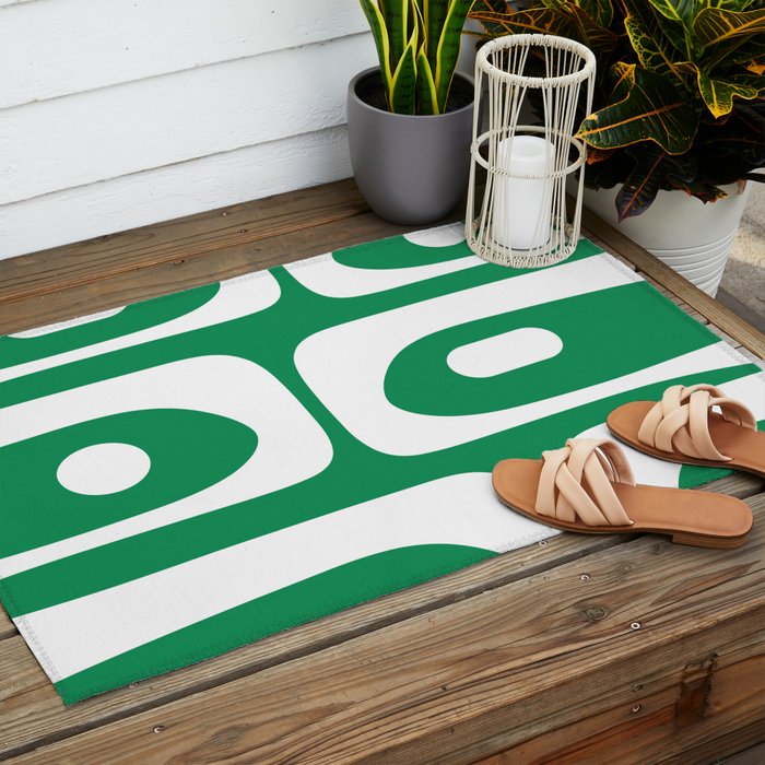 Mid-Century Modern Piquet Minimalist Abstract in Kelly Green and White Outdoor Rug Gallery Image 2