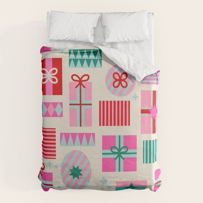 Retro Geometric Christmas Gift pattern on Cream Duvet Cover Gallery Image 6