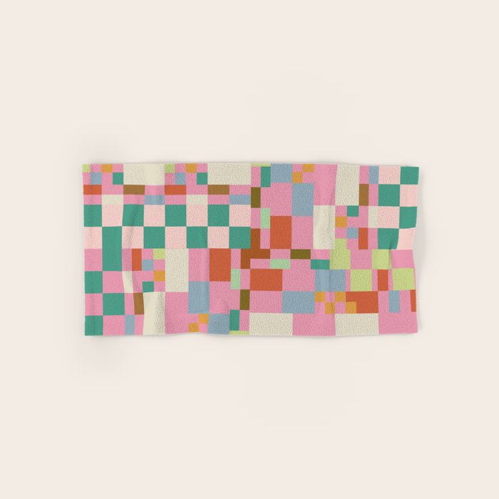 Retro vintage checkered geometric pattern Bath Towel Gallery Image 1