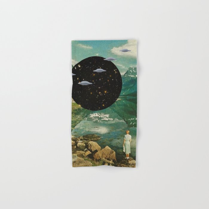Alien Escapade Bath Towel Gallery Image 1