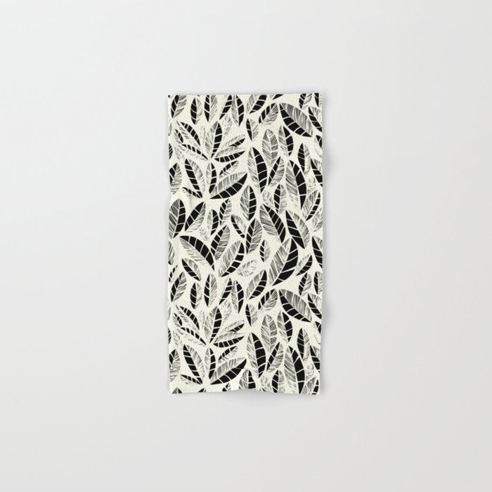 Wildlife Safari Laeves black ´n white Bath Towel Gallery Image 1