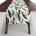 Wildlife Safari Laeves black ´n white Table Runner Gallery Image 1