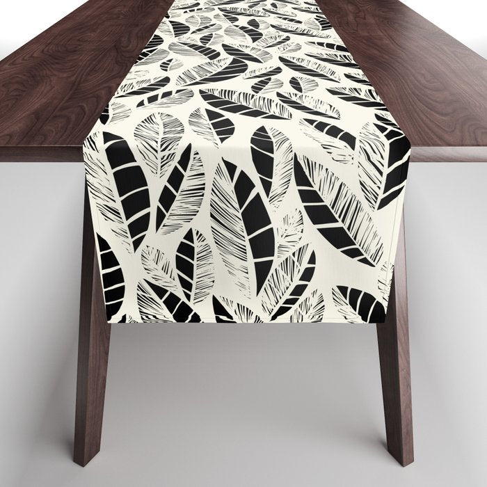 Wildlife Safari Laeves black ´n white Table Runner Gallery Image 1