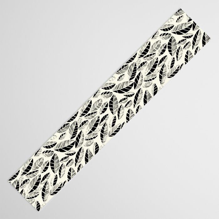 Wildlife Safari Laeves black ´n white Table Runner Gallery Image 3