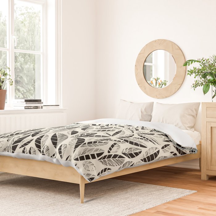 Wildlife Safari Laeves black ´n white Duvet Cover Gallery Image 2