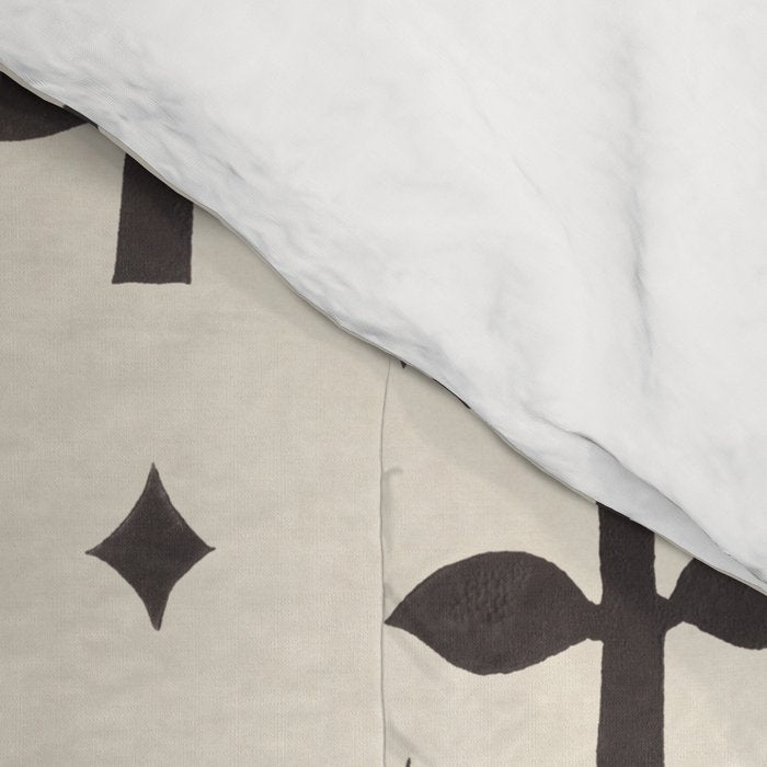 Classic Monochrome Leaf Motif Comforter Gallery Image 4